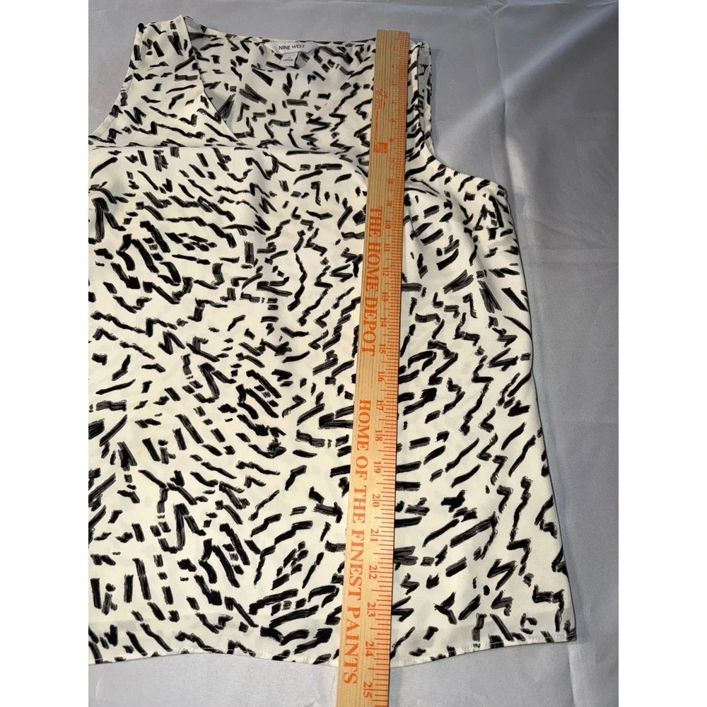 Nine West Abstract Print Sleeveless Blouse Medium‎ V Neck Work Office Top